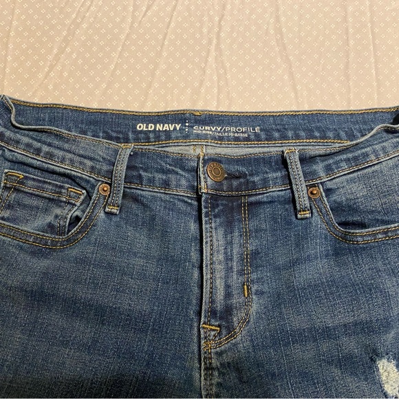 Women’s Old Navy mid rise curvy jeans size 4, runs big - Picture 4 of 4